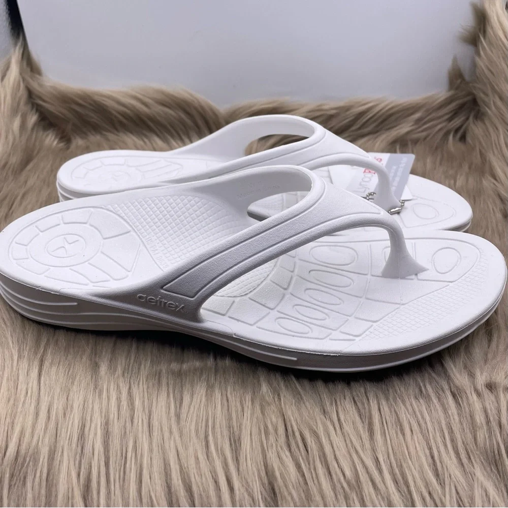 Aetrex lynco fiji orthotic comfy white flip flops women Size 11